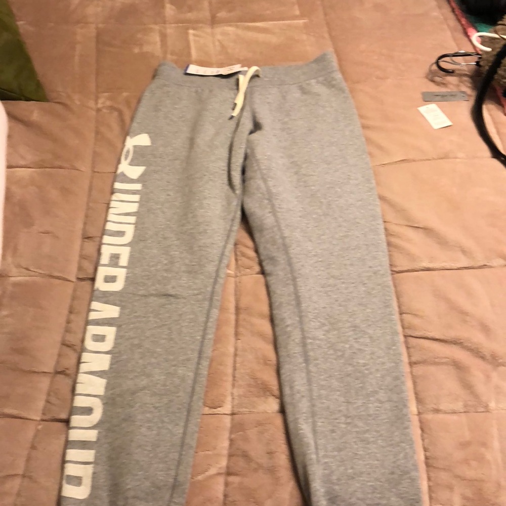 Under Armour sweat pants small NWT GRAY
